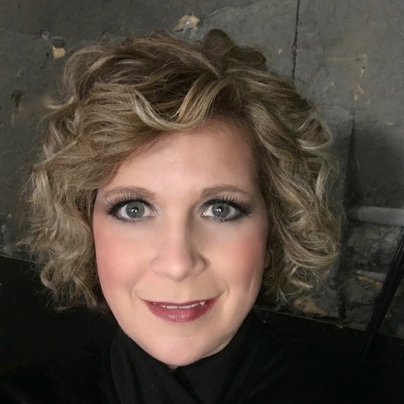 Meet your Posher, Carol - Picture 1 of 1